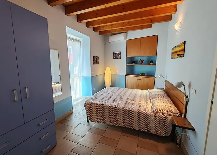 Residenza Silvana A Cielo On The Ground Floor With Parking アパート ヴェルバーニア