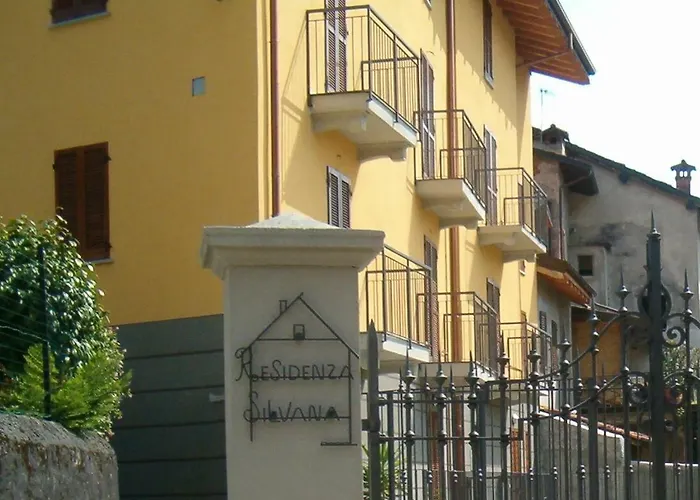 Residenza Silvana A Cielo On The Ground Floor With Parking ヴェルバーニア